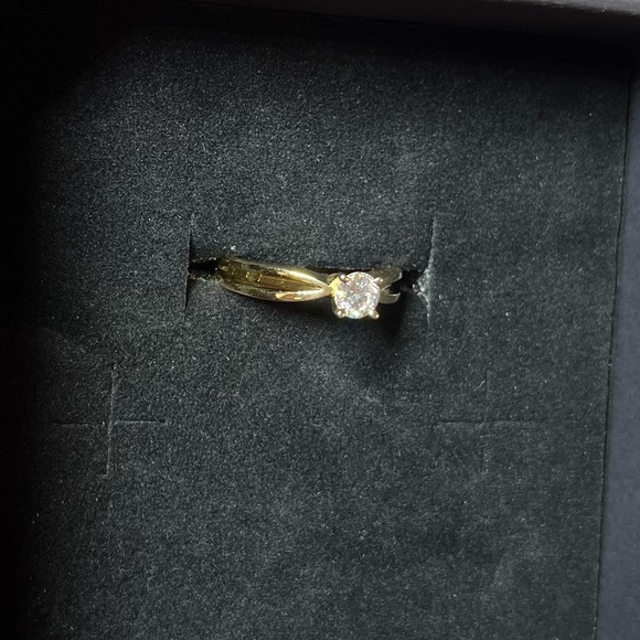 18k Gold Solitaire Diamond Ring. Diamond is .25ct S1 G; total 3.5 grams - Picture 9 of 16